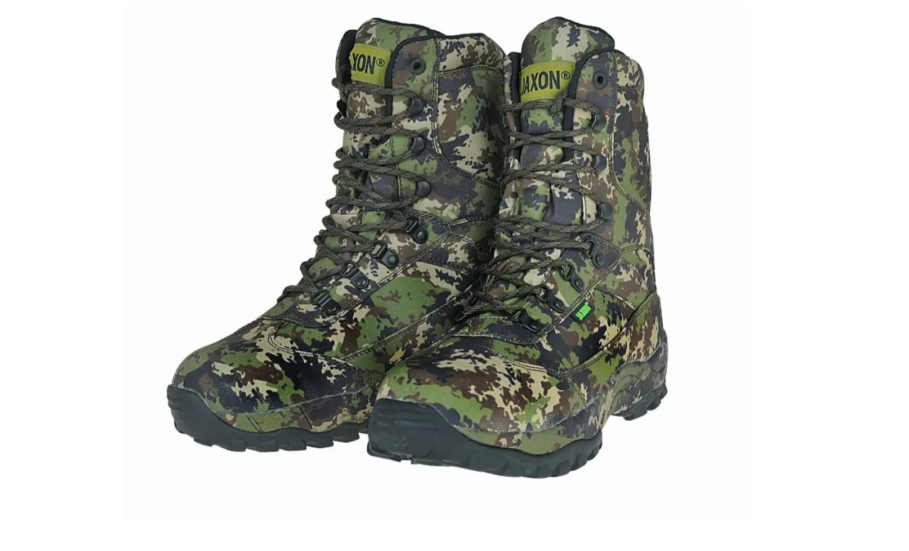 Solidne buty Jaxon w kamuflażu, idealne na ryby. Wysokie, sznurowane, zapewniające komfort i stabilność.