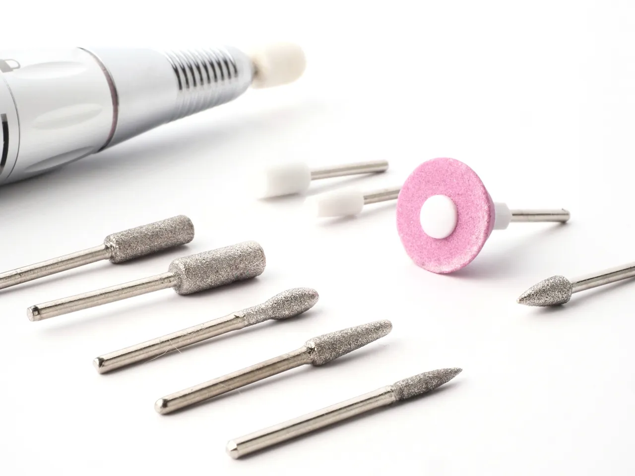 rodzaje frez&oacute;w do paznokci dla początkujących