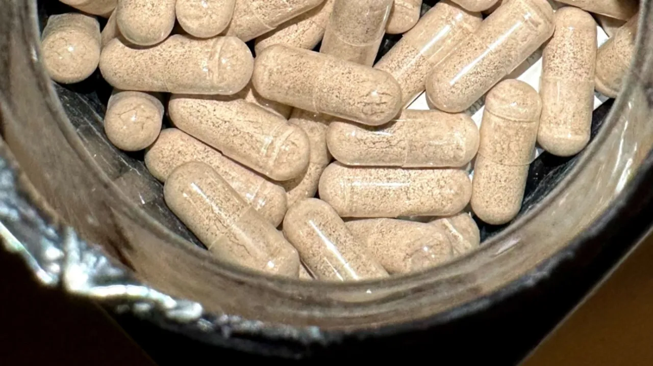 Kapsułki z koenzymem Q10, wspierające energię i serce.