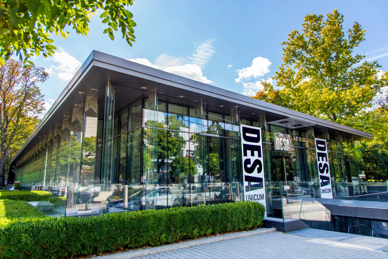 Loga domów aukcyjnych Desa Unicum Polswiss Art Sopocki Dom Aukcyjny