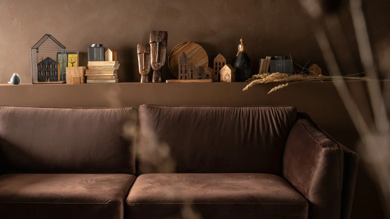 R&oacute;żne rodzaje tapicerki kanapy: tkanina, sk&oacute;ra, welur