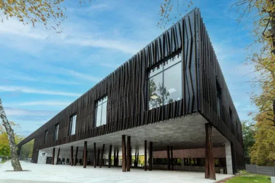 Orientarium Łódź widok z zewnątrz nowoczesny budynek