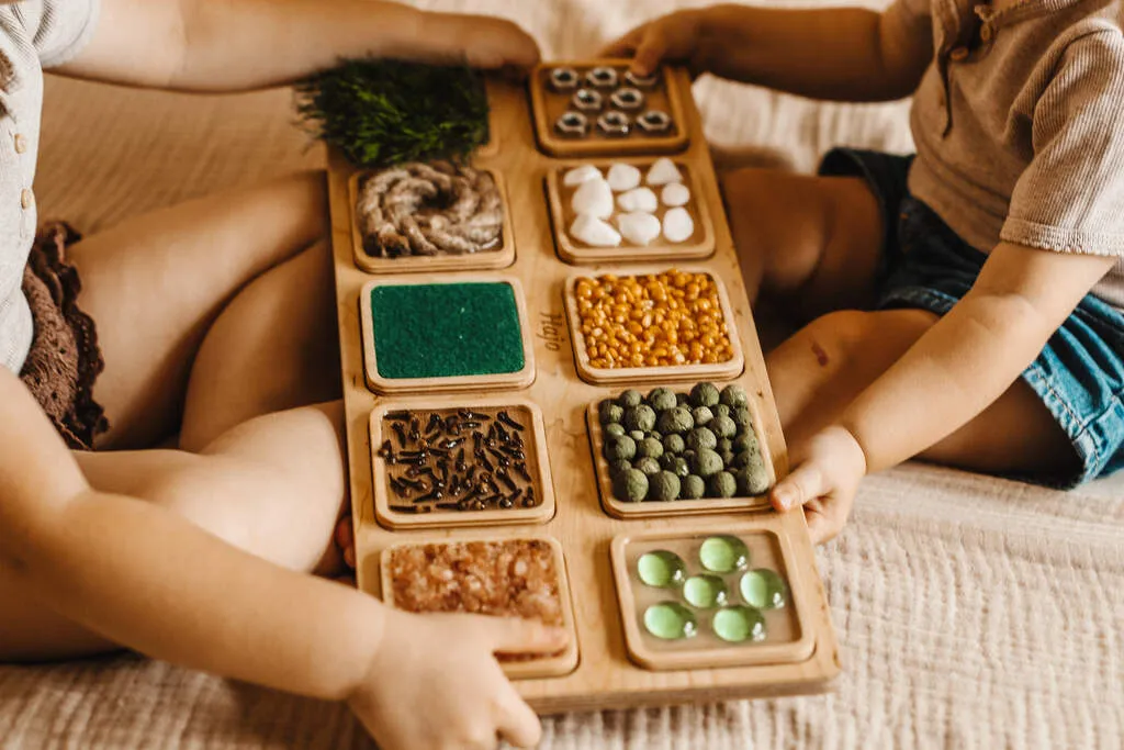 przykładowe elementy panelu sensorycznego dla dzieci