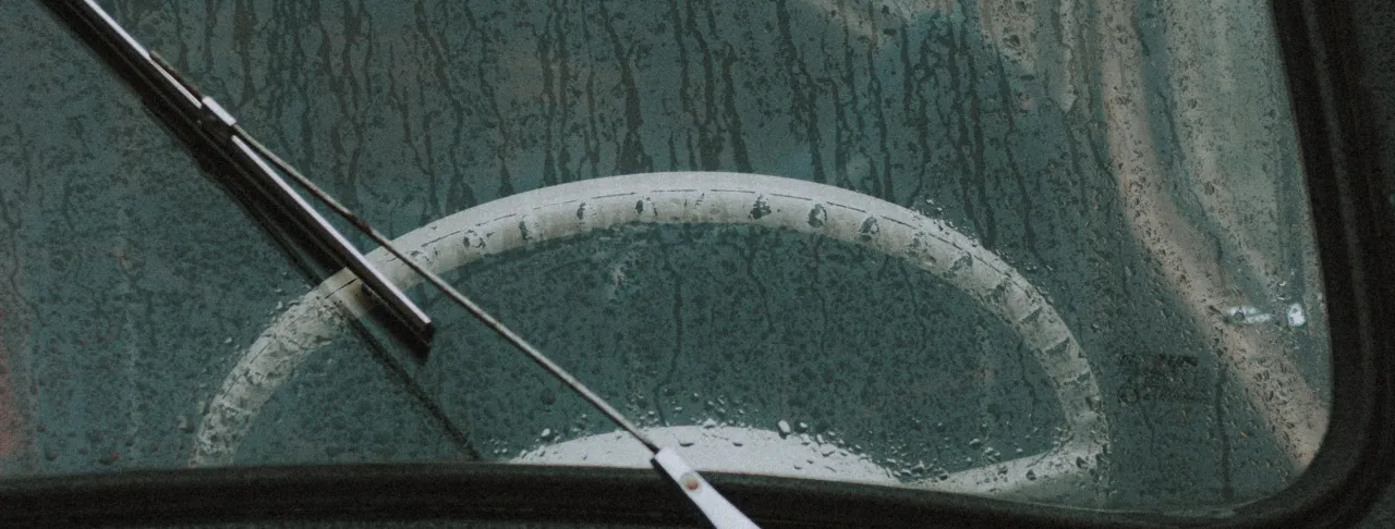 zużyte pi&oacute;ro wycieraczki vs nowe