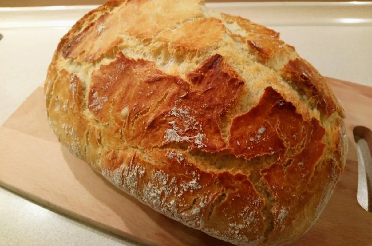 chleb z twardą skórką