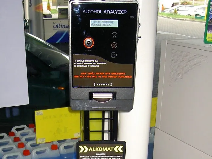alkomat na stacji benzynowej
