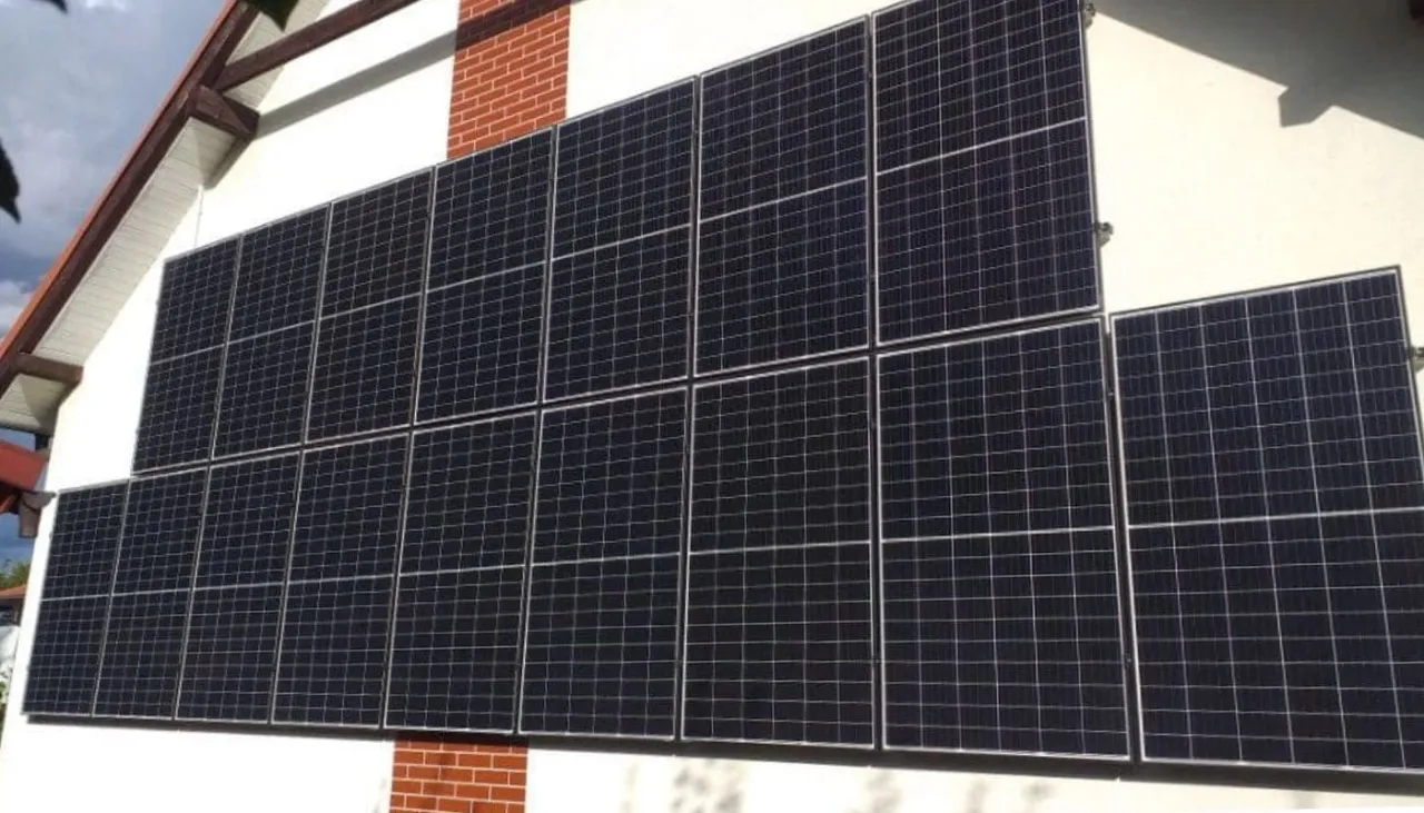 montaż inwertera fotowoltaicznego na ścianie