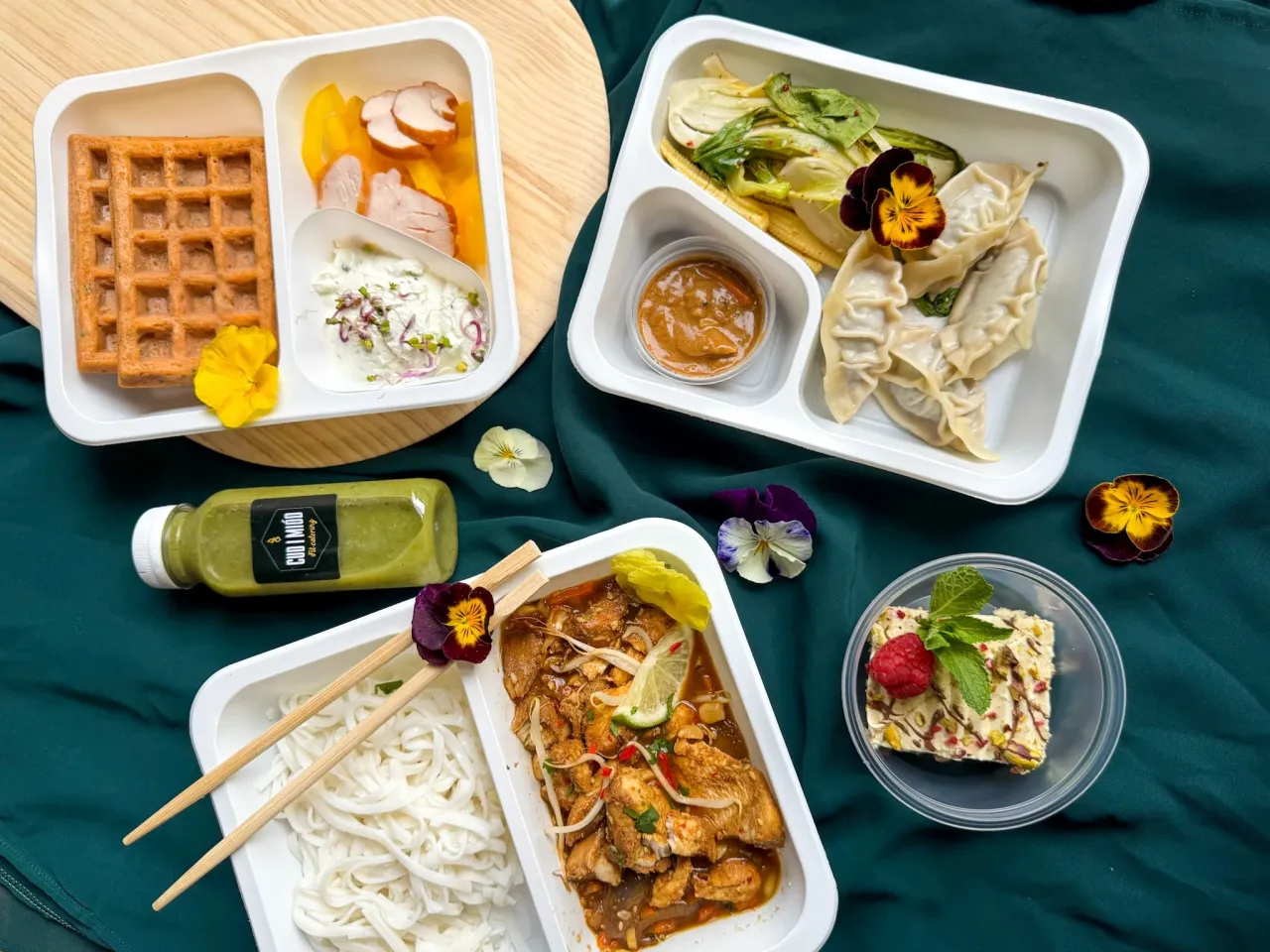 Pyszne posiłki z cateringu dietetycznego. Zastanawiasz się, ile kosztuje catering dietetyczny na miesiąc? Sprawdź nasze propozycje!