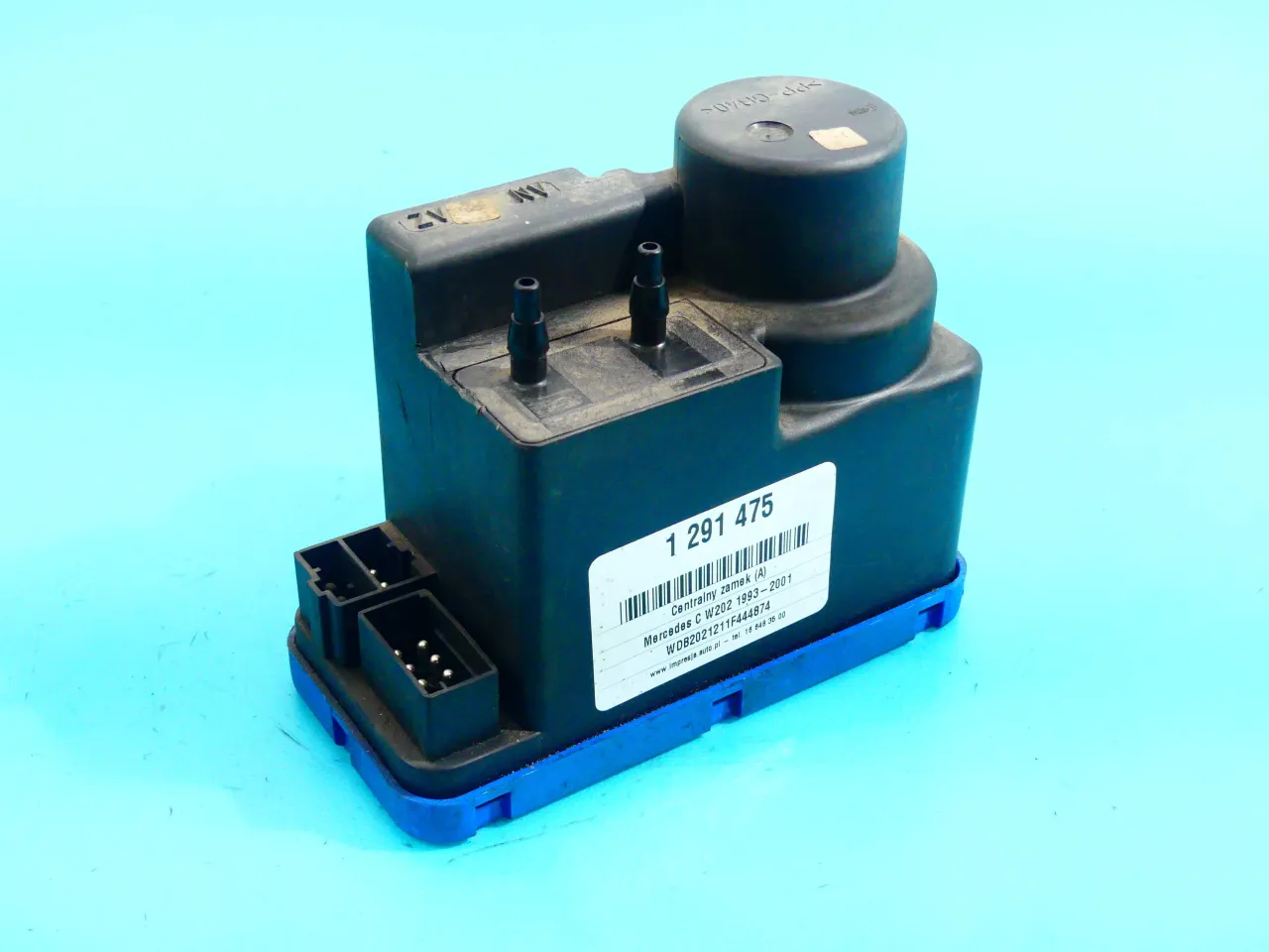 Mercedes W202 bagażnik prawa strona lokalizacja pompki centralnego zamka