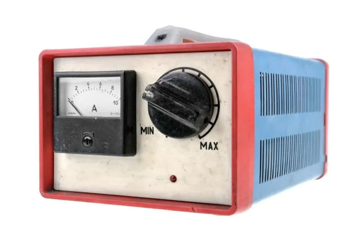 Rodzaje prostowników do akumulatorów