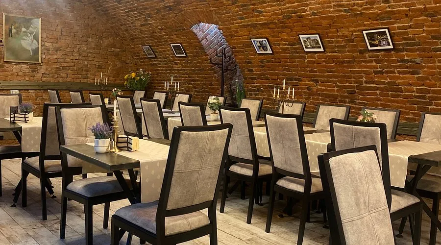 Oradea tradycyjna restauracja wnętrze