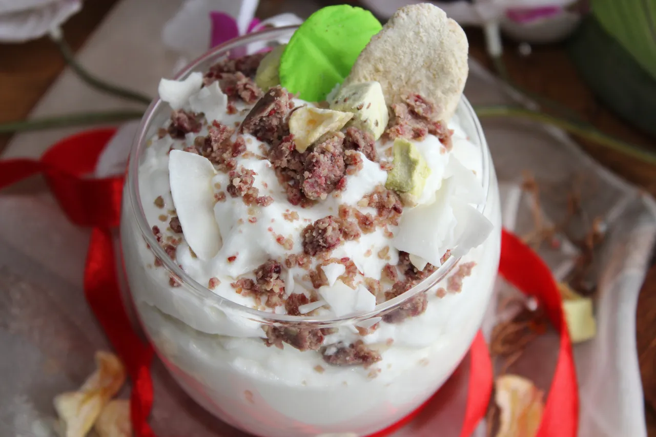 desery z bitą śmietanką kokosową inspiracje