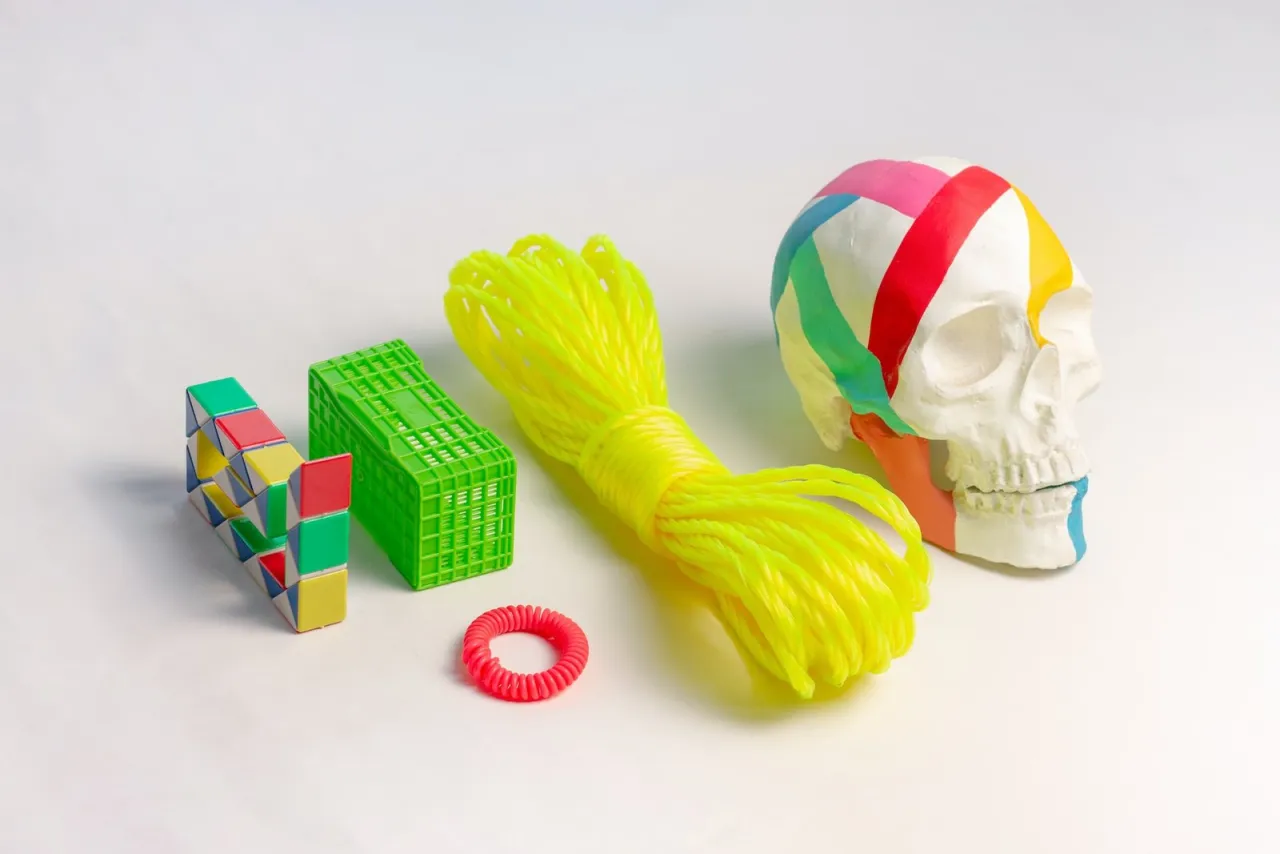 Zdjęcie Czy silikon to plastik? Odkryj kluczowe różnice i właściwości