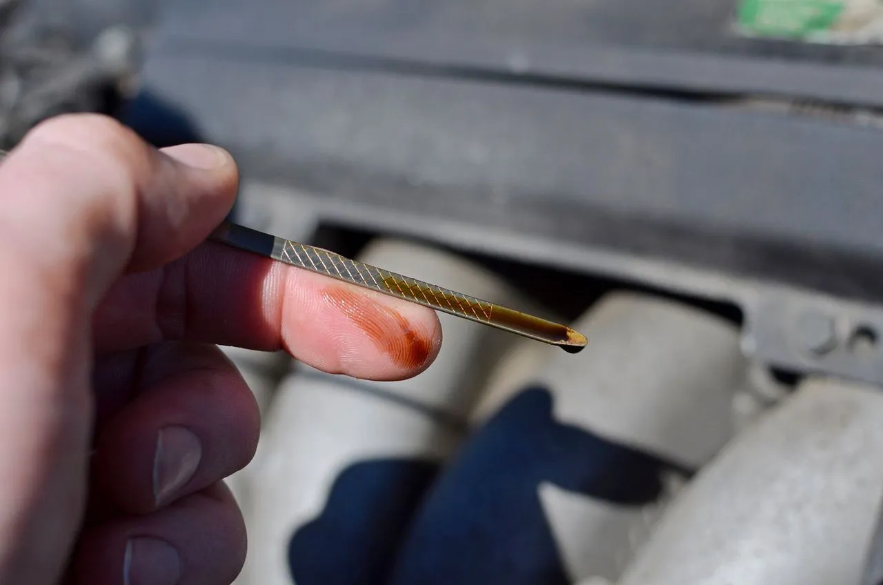 kontrola poziomu i koloru oleju motocykl