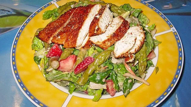 Erdbeersalat mit Spargel H&auml;hnchen Burrata