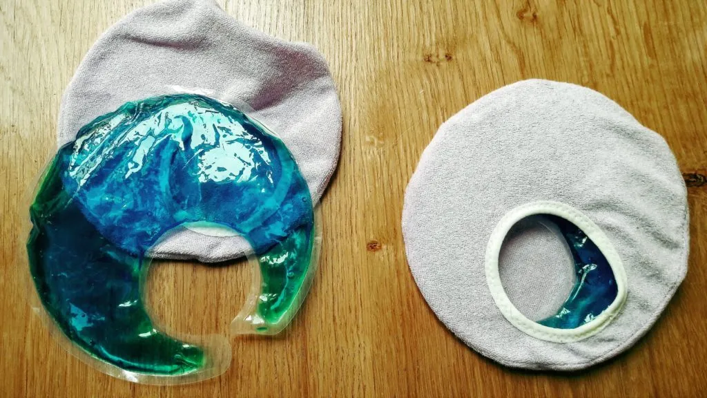 kobieta stosująca zimny okład na piersi po karmieniu