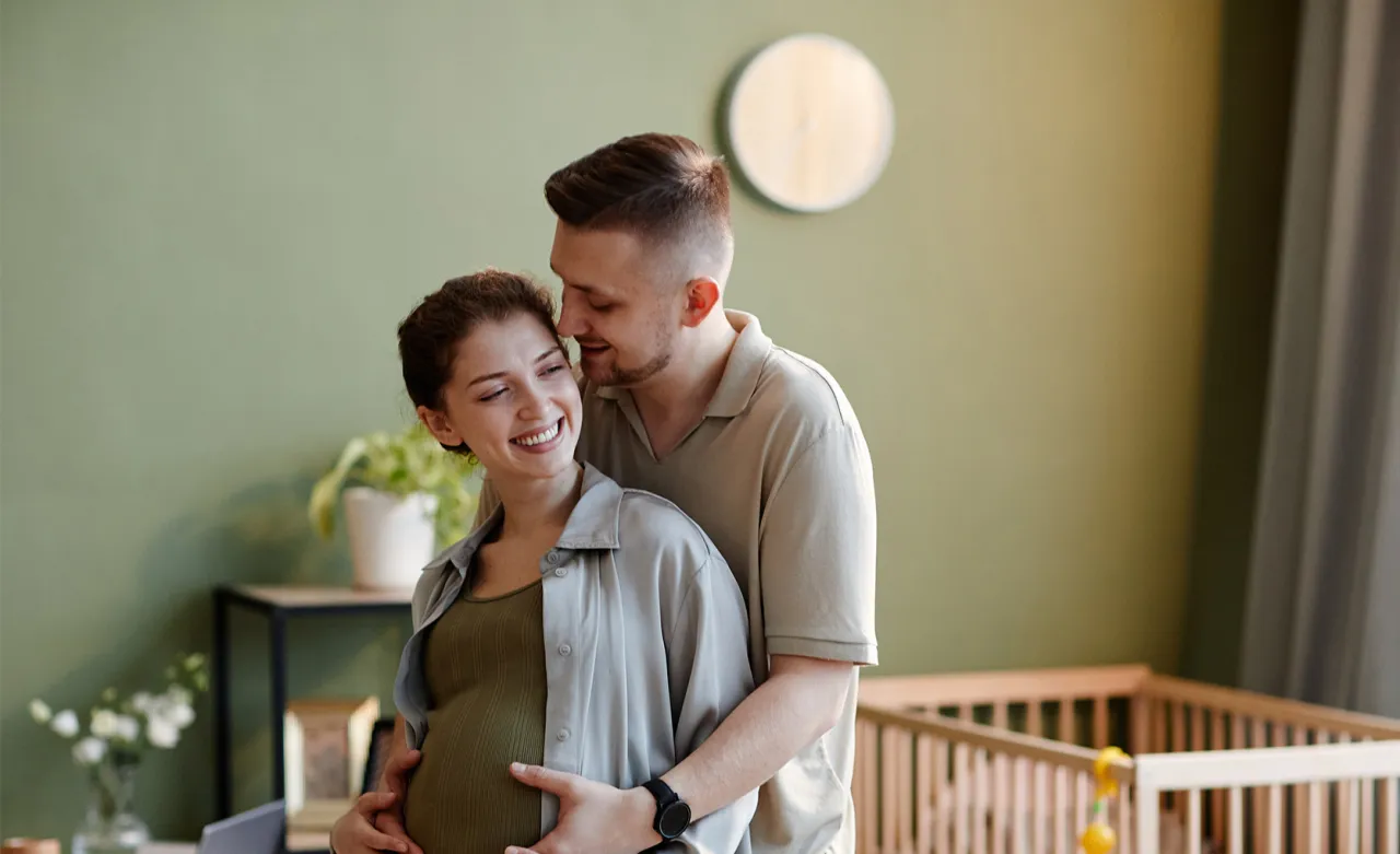 Mężczyzna z b&oacute;lem brzucha lub mdłościami