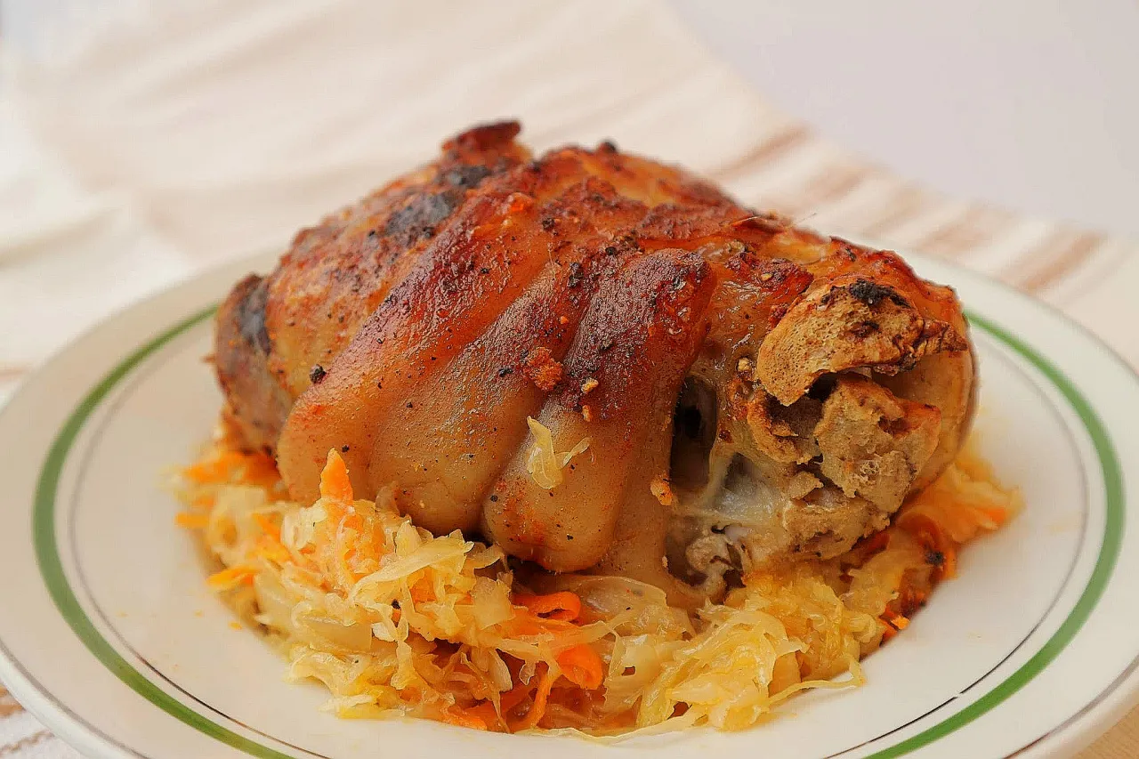 Golonka w kapuście z piekarnika