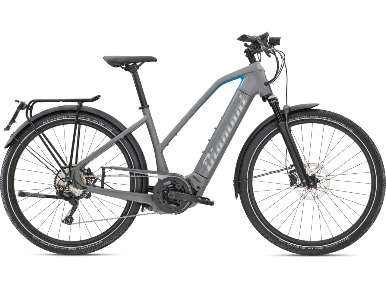 Szary rower elektryczny Diamant z bagażnikiem i błotnikami. Dowiedz się, jak odblokować rower elektryczny, by cieszyć się jazdą.