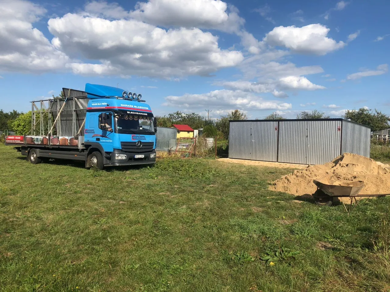 transport elementów garażu blaszanego