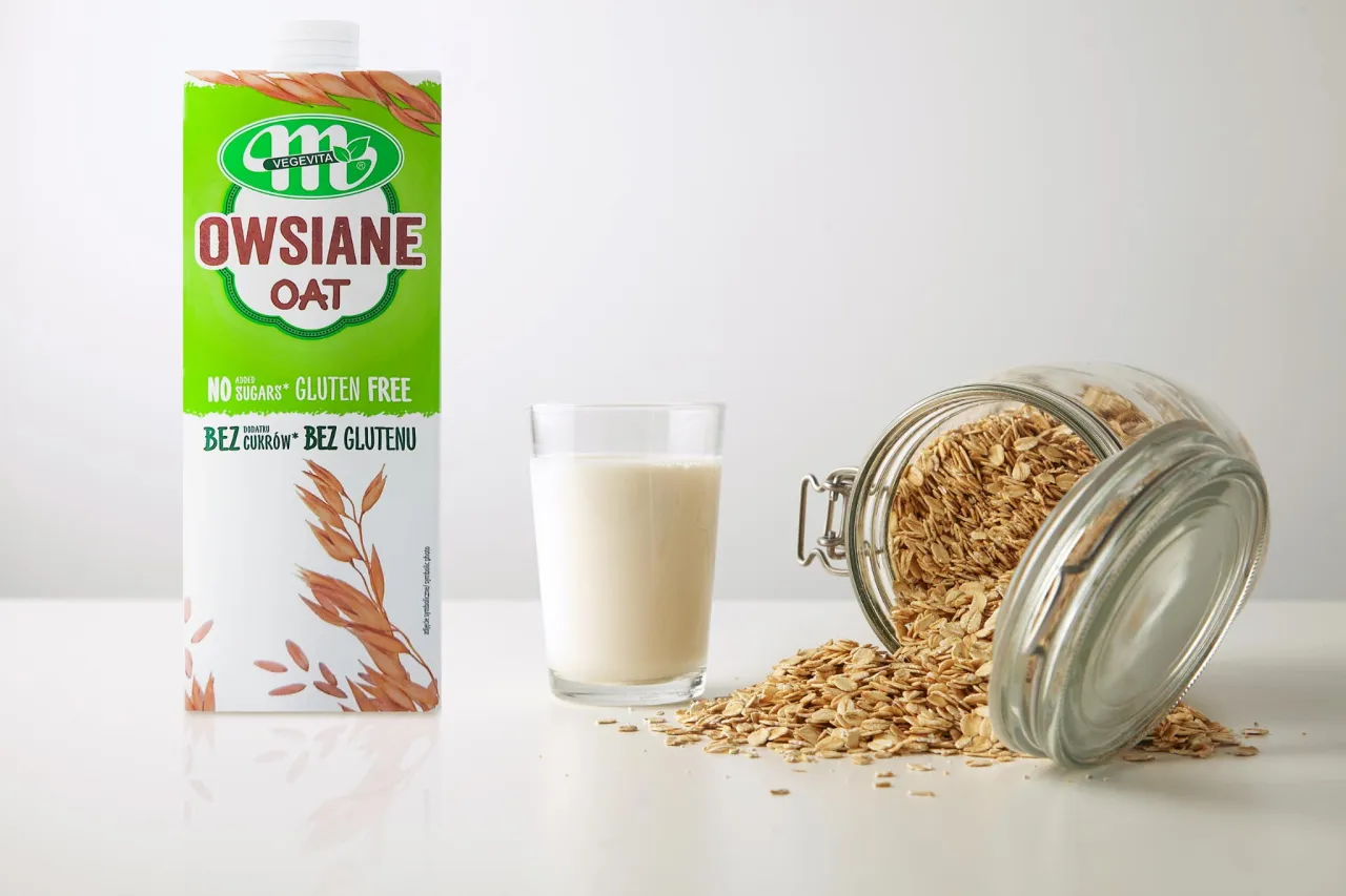 napój owsiany w kawie spieniony