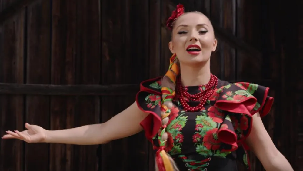 Cleo My Słowianie, Cleo w stroju ludowym