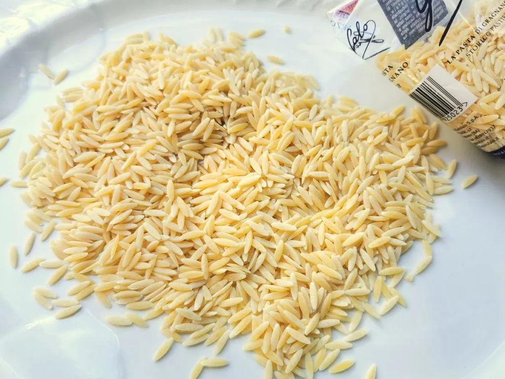 różne rodzaje makaronu orzo risoni