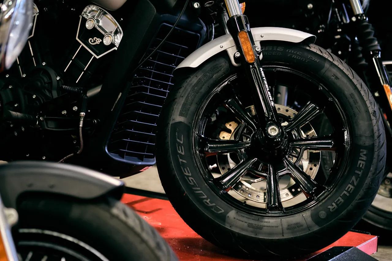 pomiar ciśnienia opona motocyklowa manometr