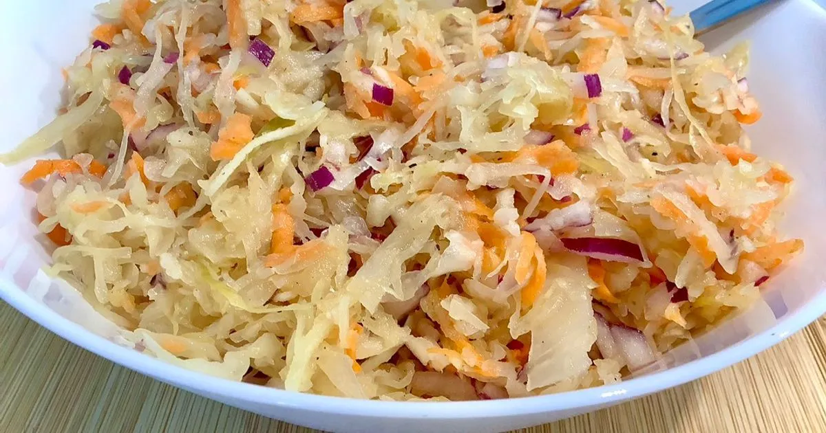 sur&oacute;wka z kiszonej kapusty z nietypowymi dodatkami
