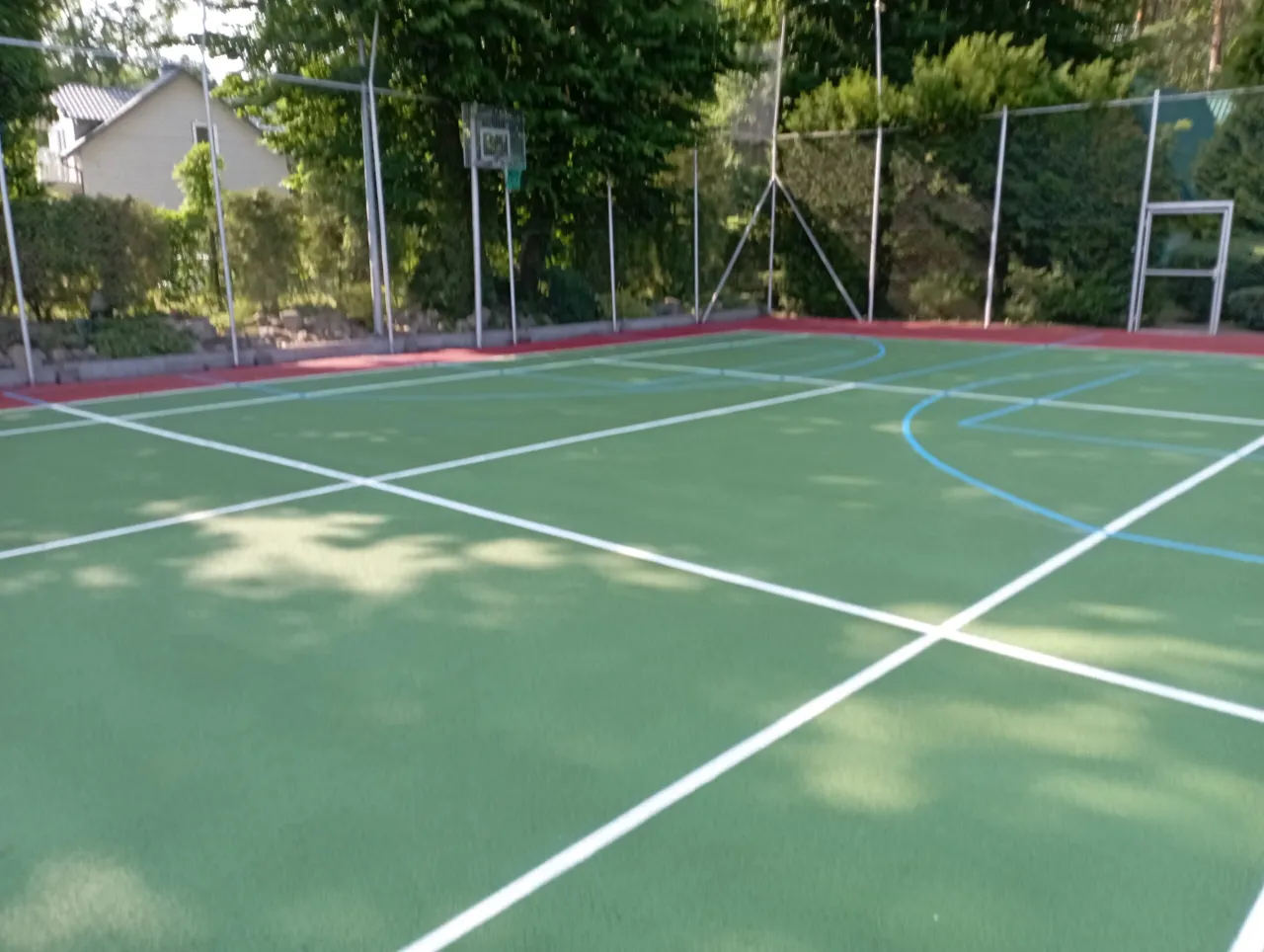 Kort tenisowy mączka ceglana, kort tenisowy sztuczna trawa, kort tenisowy nawierzchnia akrylowa