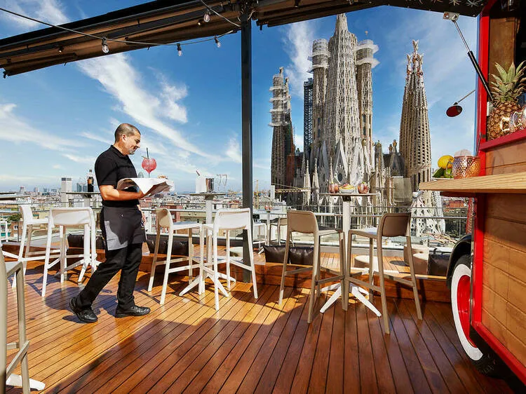rooftop bar Barcelona vistas Sagrada Familia