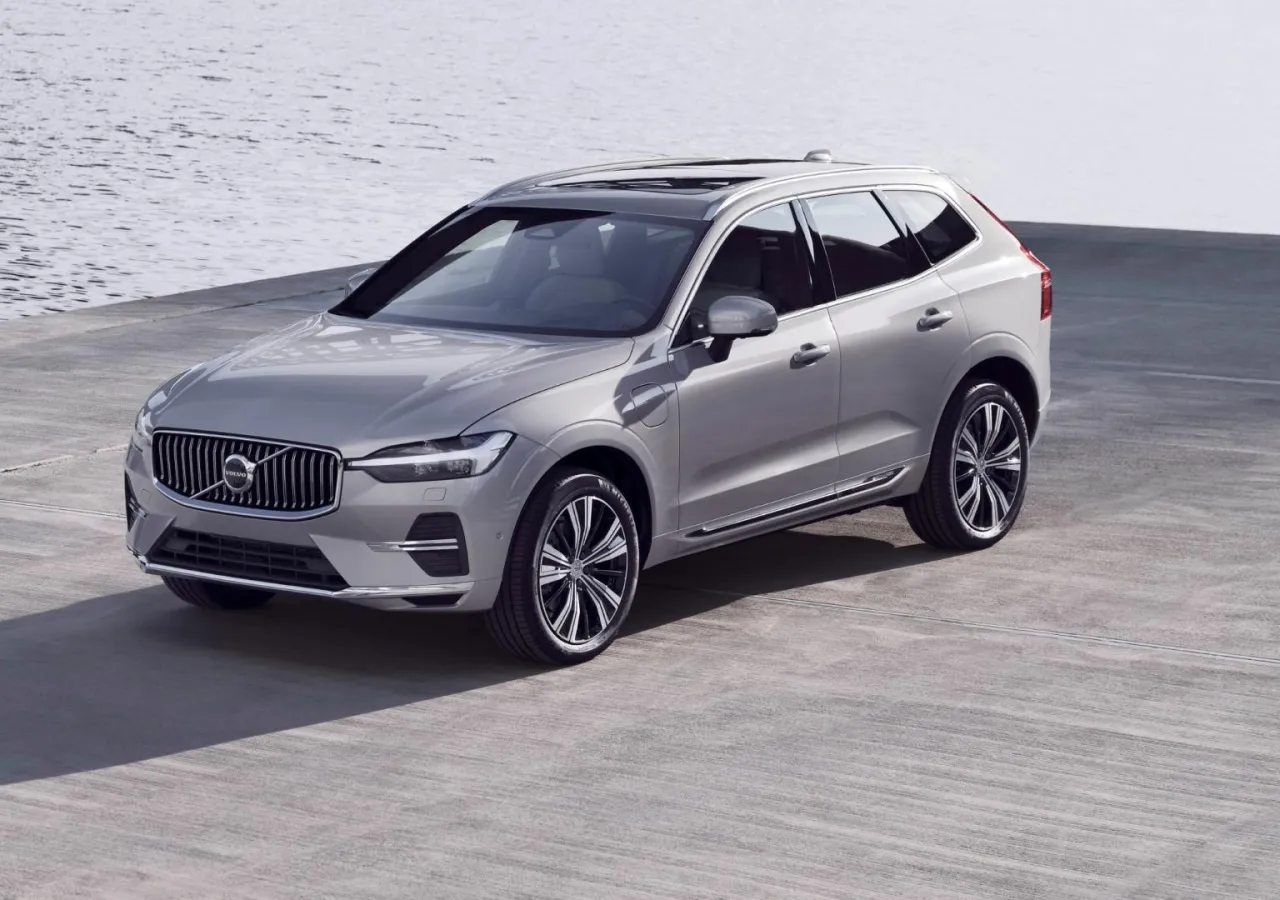 Volvo XC60 II generacja silniki mild hybrid plug-in