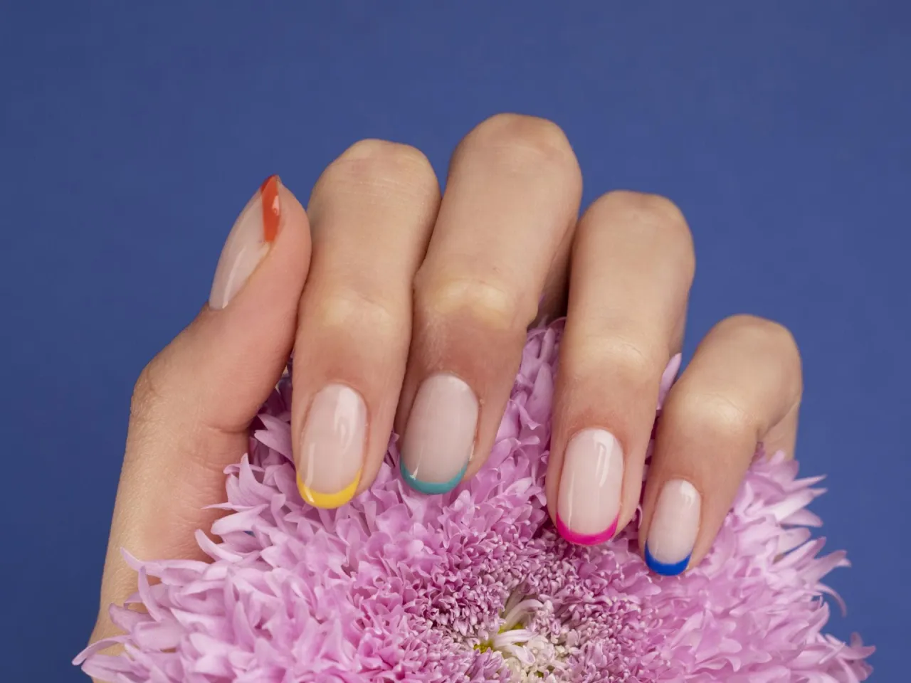 Micro French Nägel kurze Nägel Inspiration