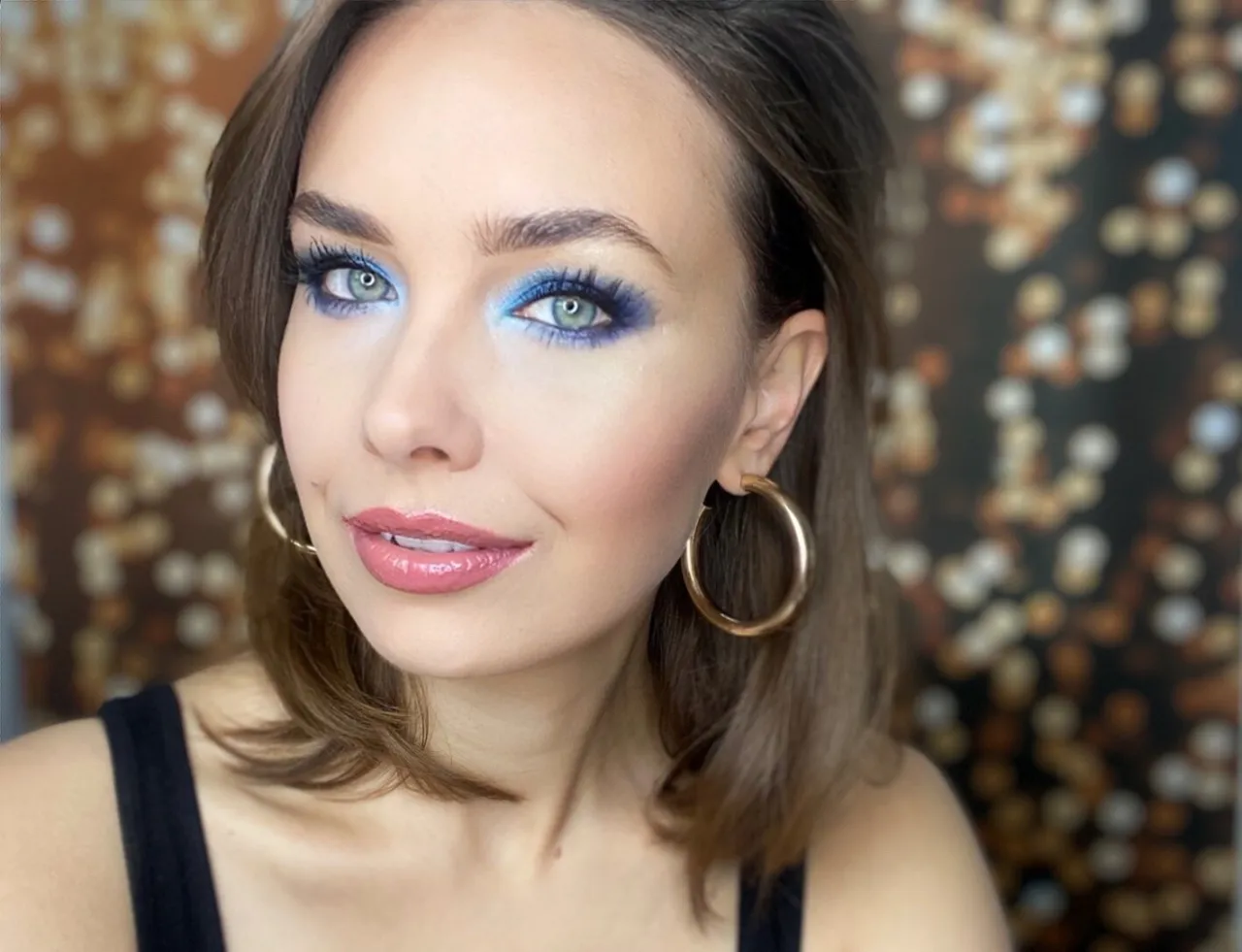 makijaż oczu do czarnej sukienki r&oacute;żne kolory tęcz&oacute;wek