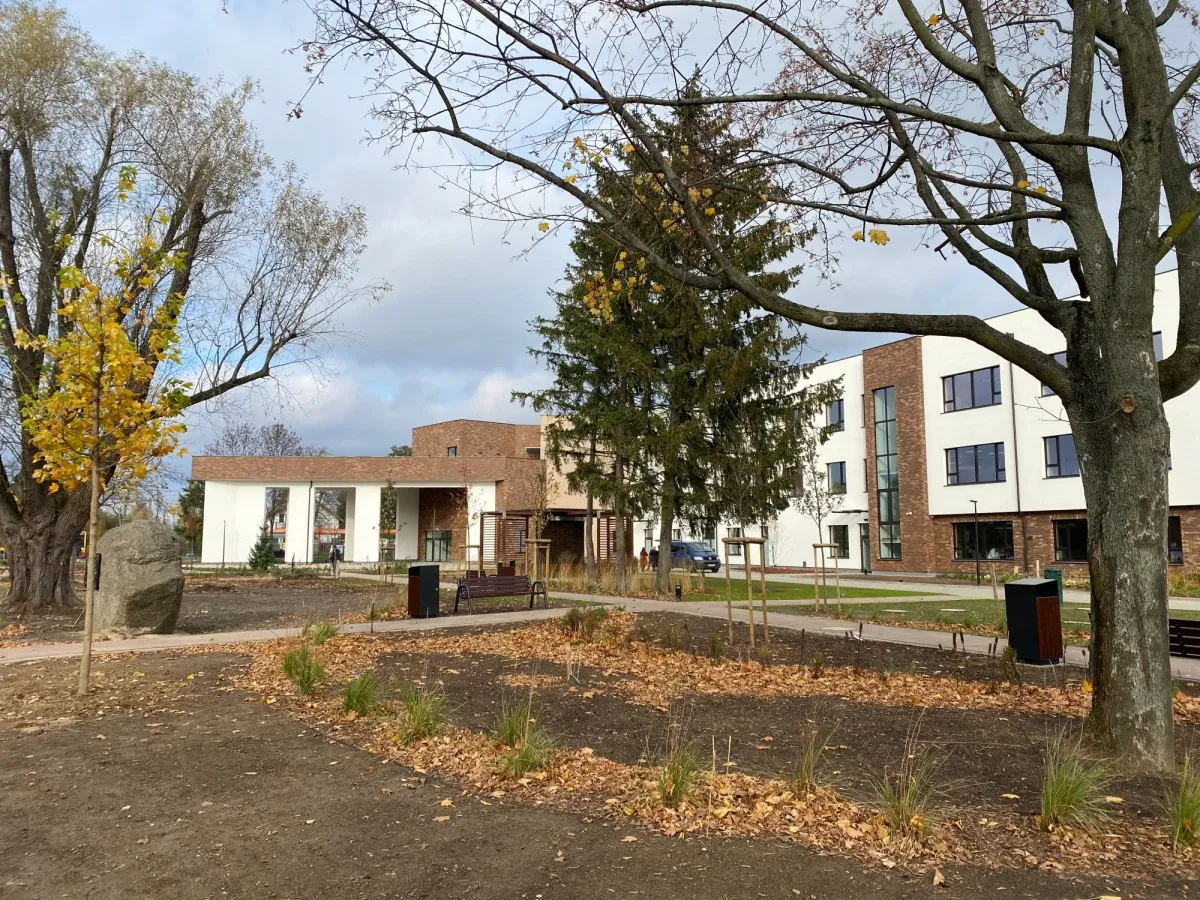 Dom Opieki Majowy Sen Kłodzko budynek otoczenie