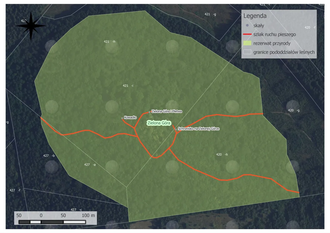 Mapa turystyczna rezerwatu przyrody Zielona G&oacute;ra z zaznaczonym szlakiem pieszym, punktami (Kowadło, Schronisko) i granicami leśnymi.