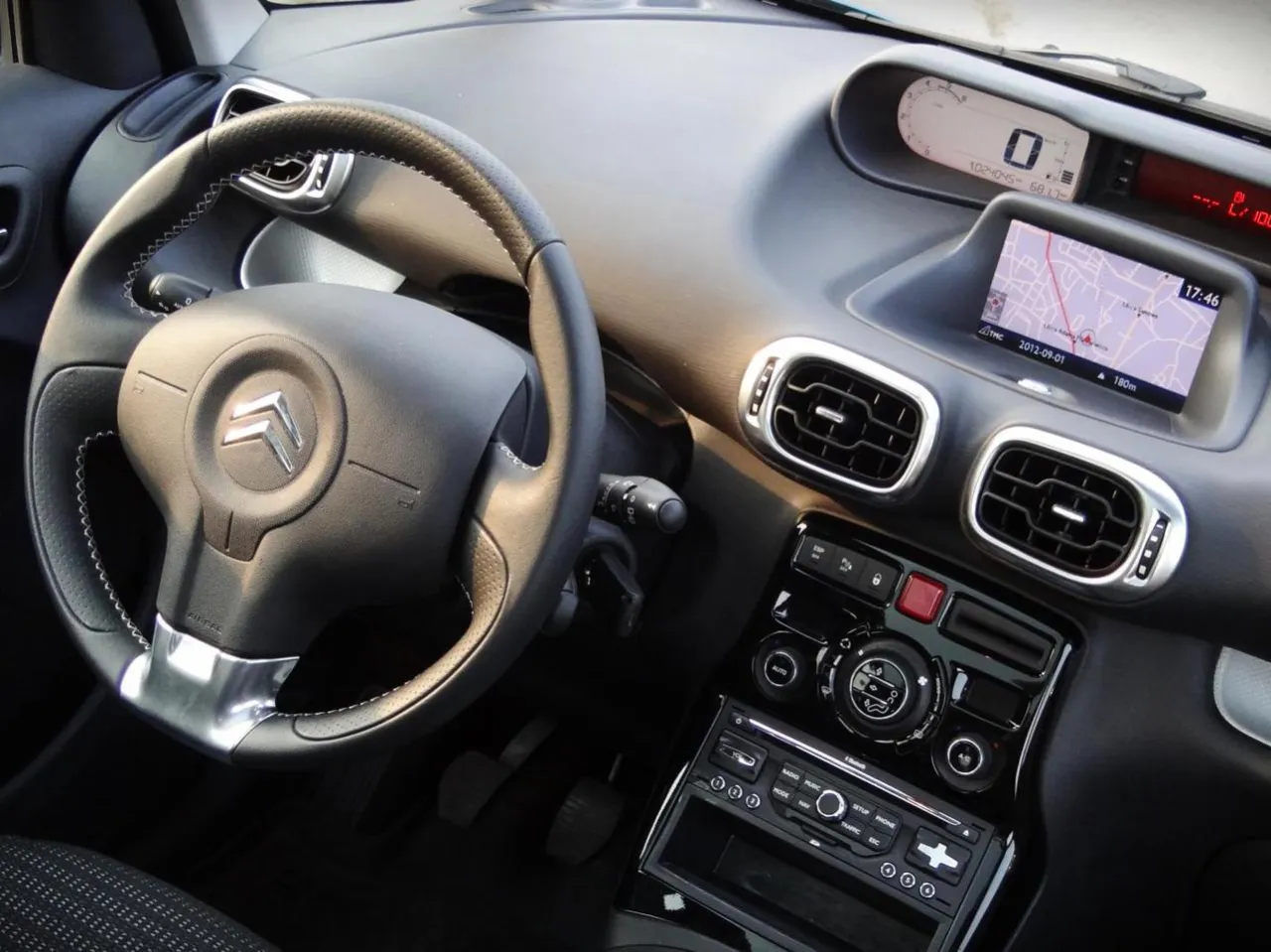 Citroen C3 Picasso wnętrze bagażnik