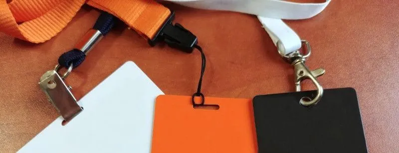 różne rodzaje identyfikatorów bagażowych