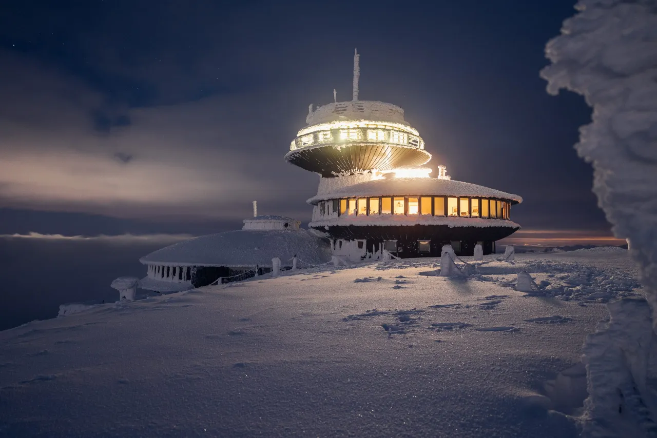 Śnieżka zimą trudne warunki