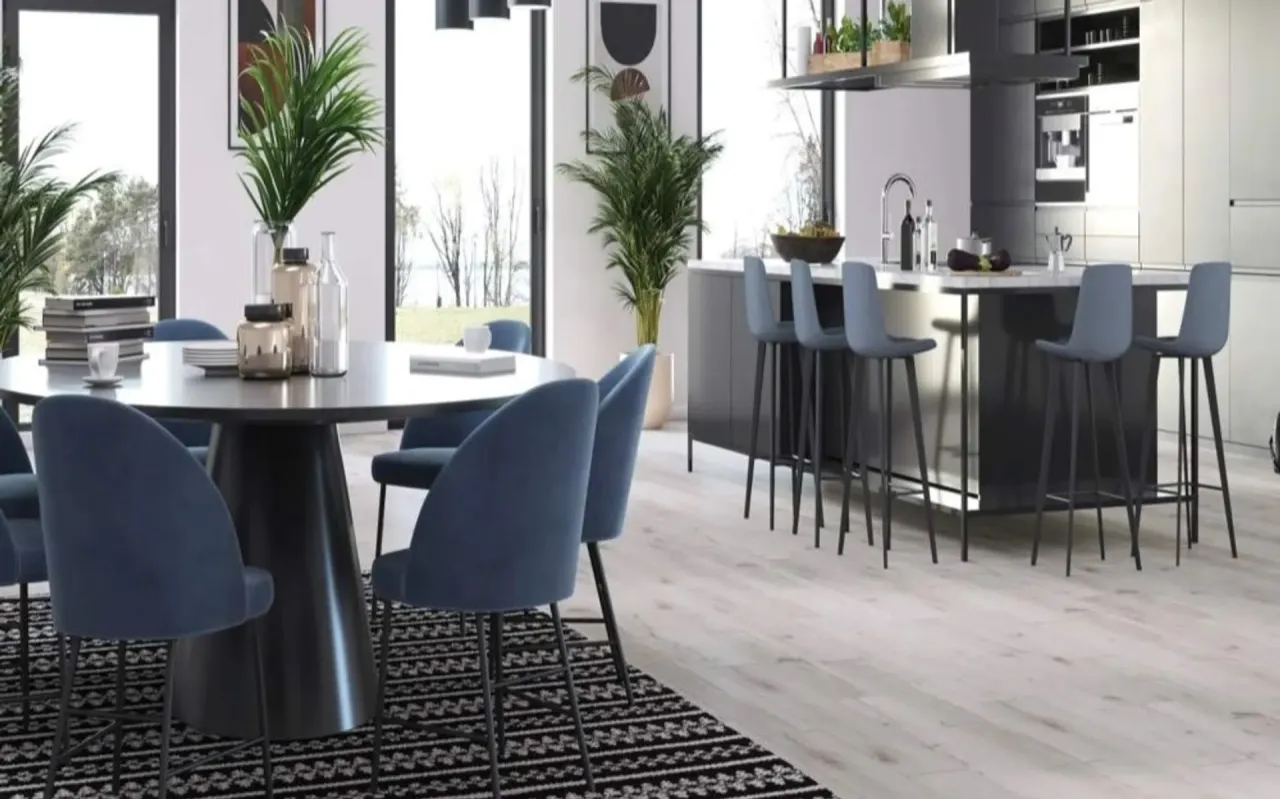 Ciemne panele podłogowe w eleganckim wnętrzu z szarymi ścianami