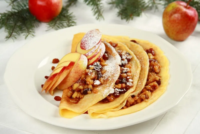 r&oacute;żne słodkie naleśniki z nadzieniami