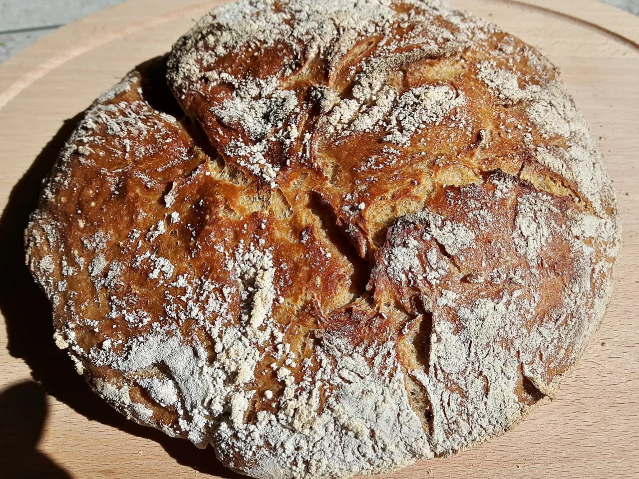 Pieczenie chleba w garnku żeliwnym