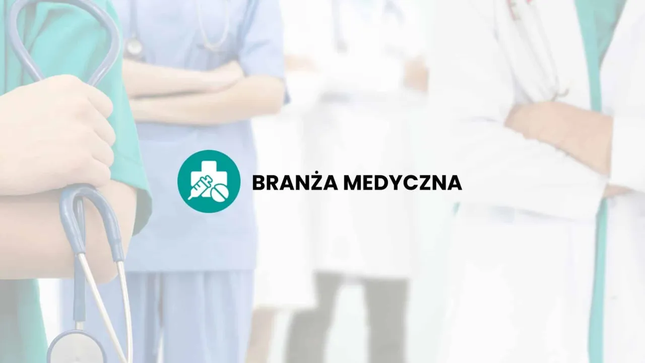 Lekarz rodzinny: ile zarabia? W tle widać medyków i symbol branży medycznej.