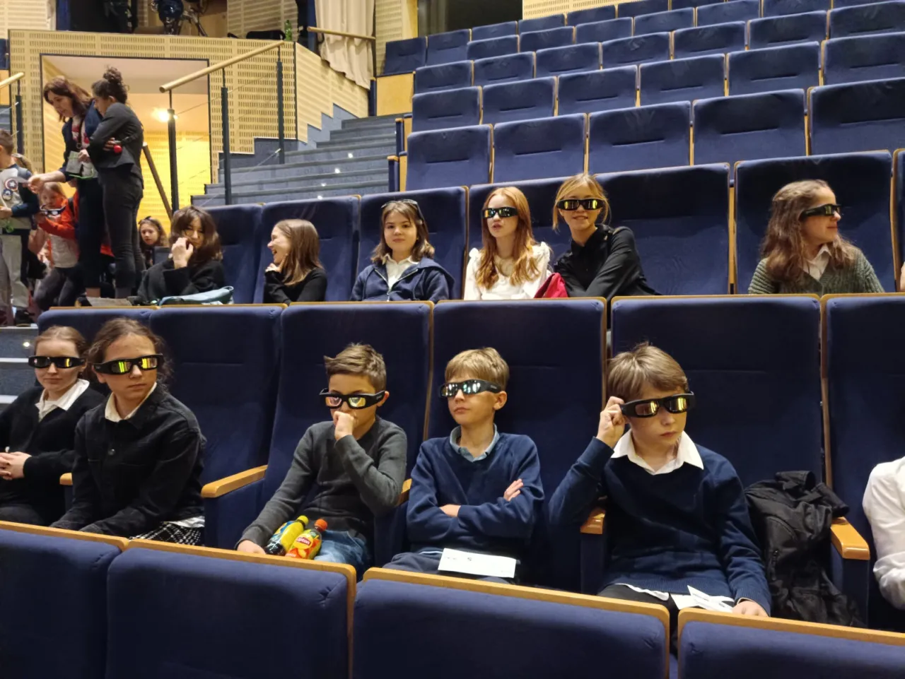 Zdjęcie Jak napisać sprawozdanie z teatru - przykłady i struktura raportu