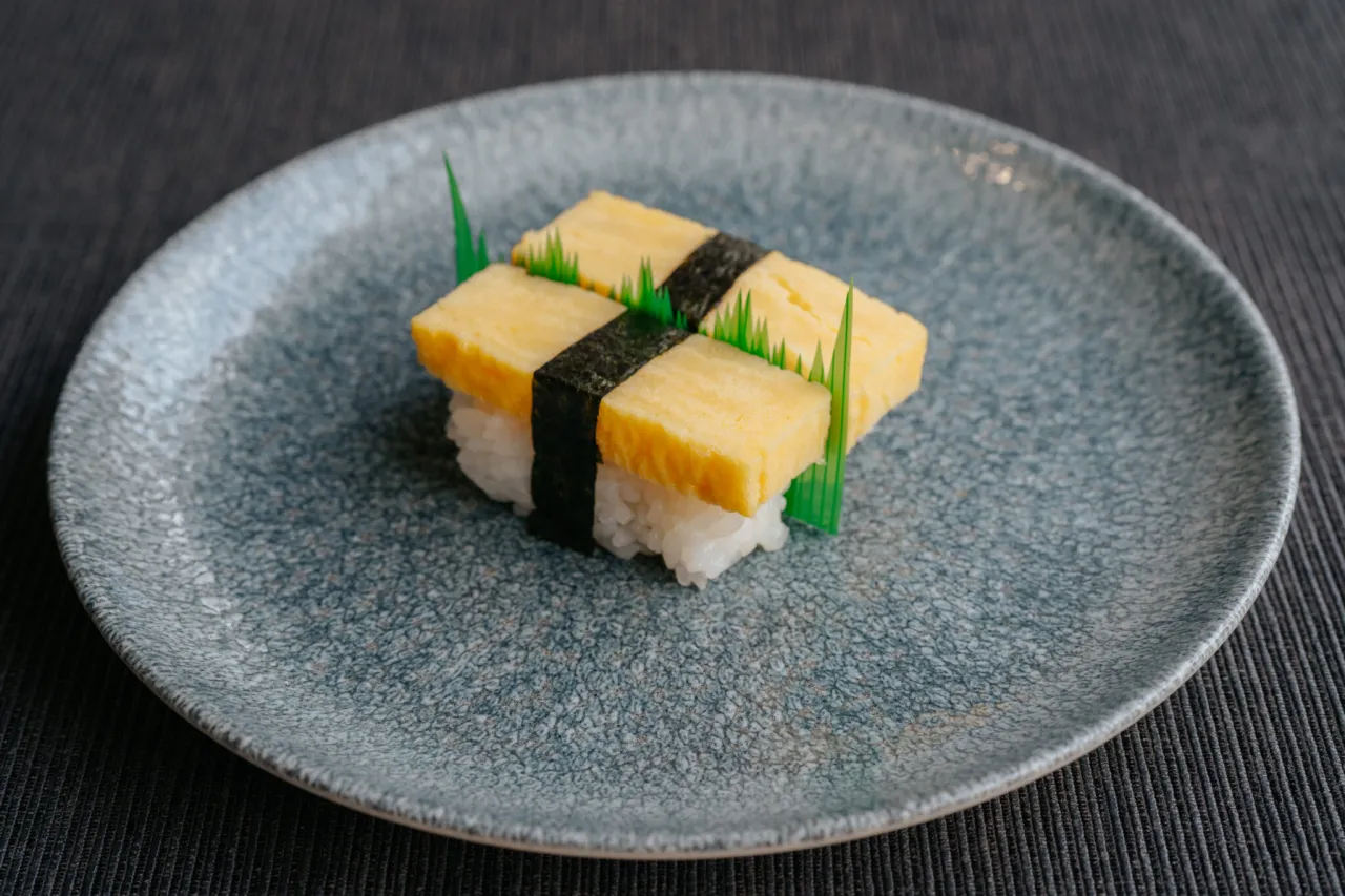 Tamago sushi nigiri