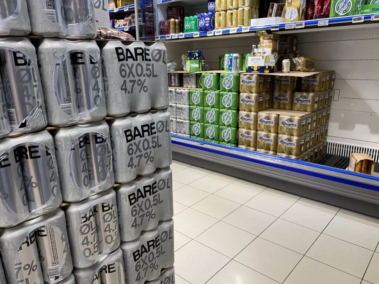 Norweski supermarket p&oacute;łka z piwem