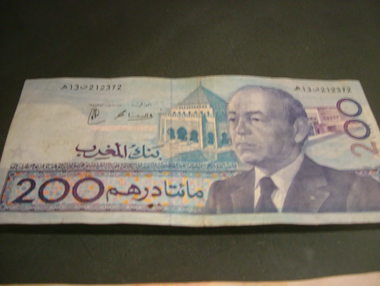banknoty i monety dirham marokański