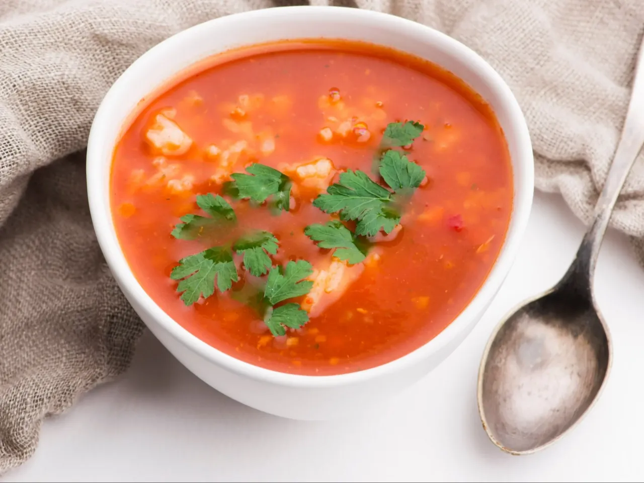 talerz zupy pomidorowej bez dodatk&oacute;w