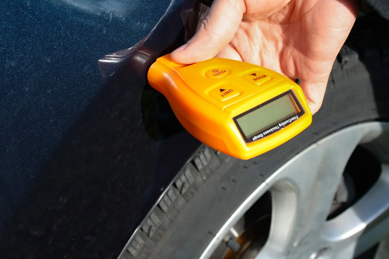 przekr&oacute;j lakier samochodowy warstwy mikrony