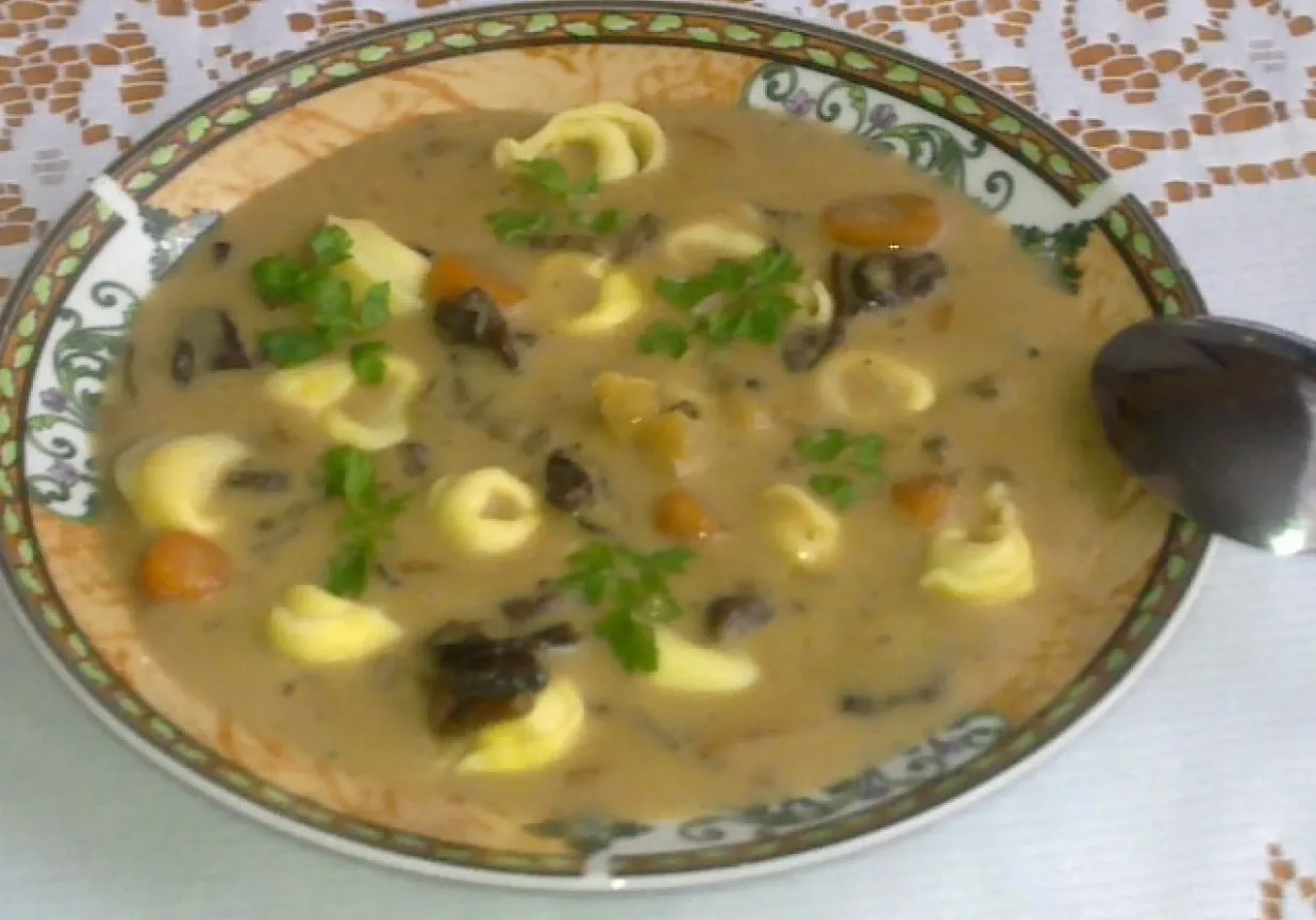 Zdjęcie Tortellini z grzybami z czym podawać - najlepsze sosy i dodatki